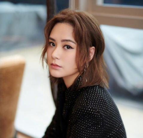 娱乐吃瓜头像女生,揭秘娱乐圈美女吃瓜头像背后的故事